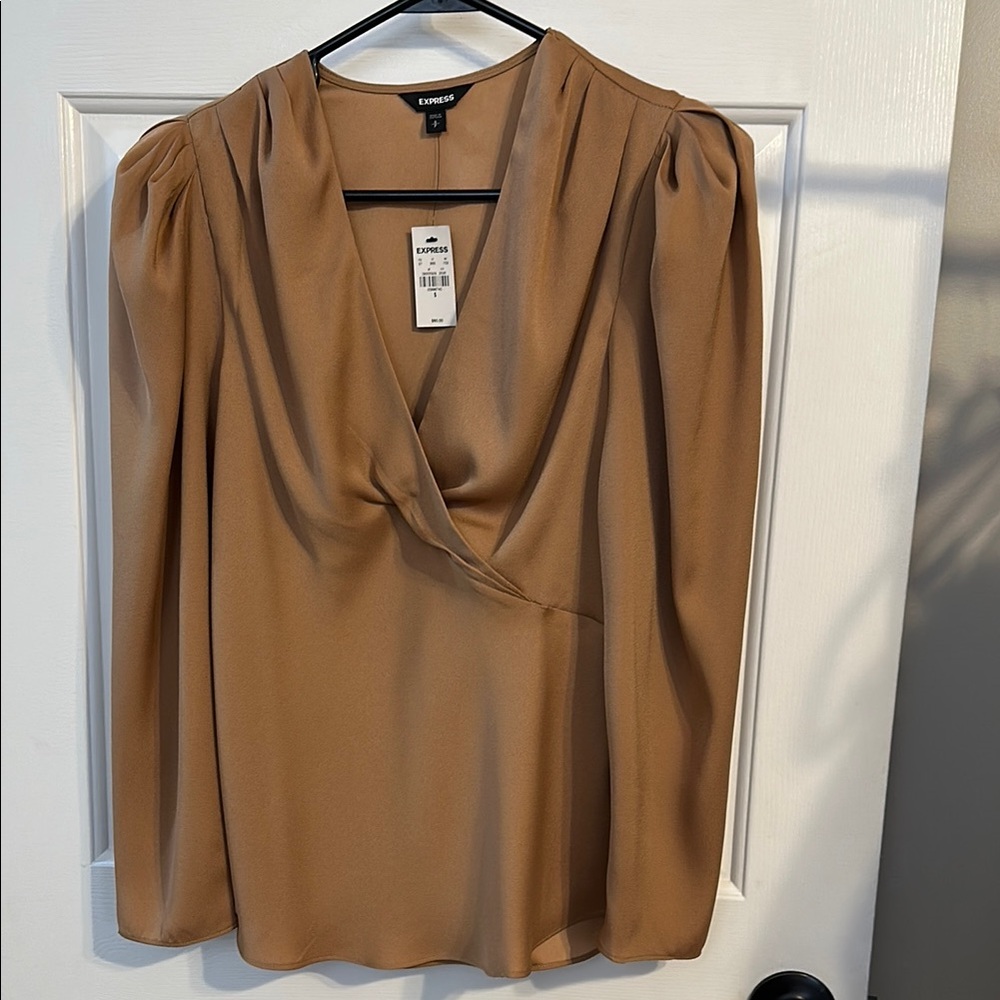 NWT Express vneck blouse with puffy shoulder/sleeves. Camel/tan color. Size S.
